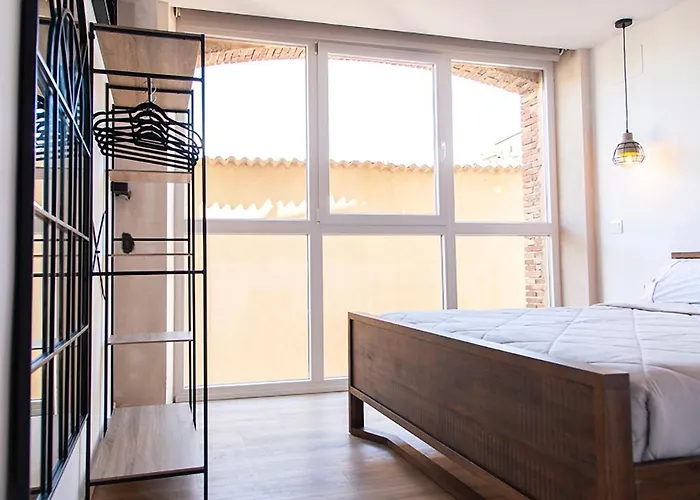 Apartamentos Bocairenthomes, En Pleno Centro De Bocairent, Con Pequena Piscina Y Parking Privado